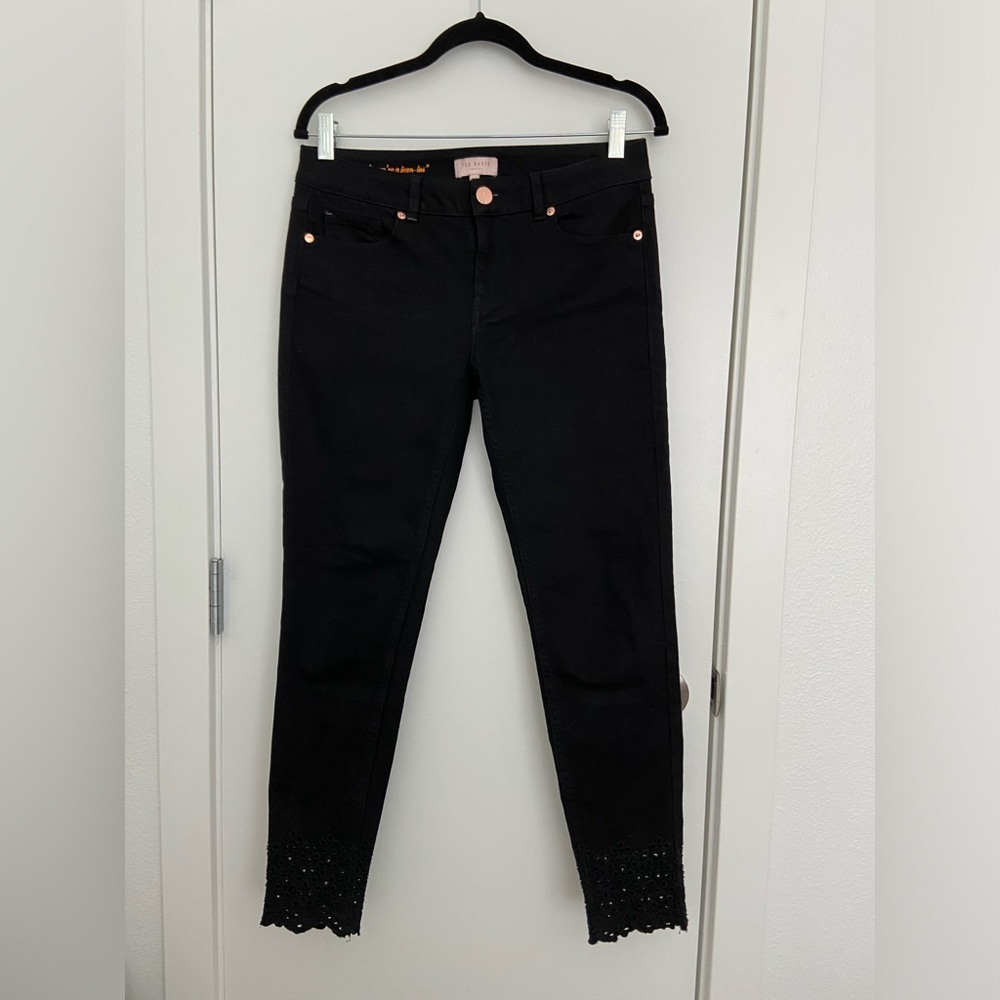 Ted Baker cropped black skinny jeans. Size: 27